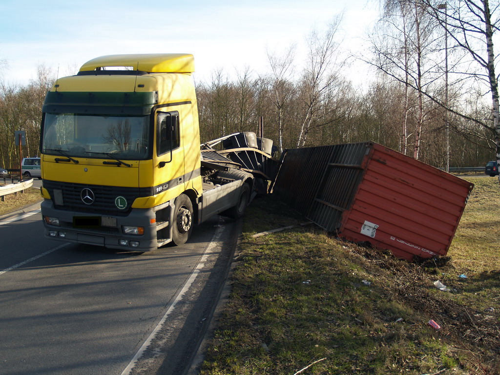 LKW verliert Container Koeln Niehler Ei P009.JPG